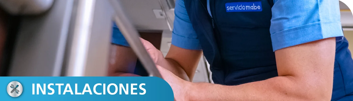 Técnico Mabe atendiendo aire acondicionado mabe en Chile